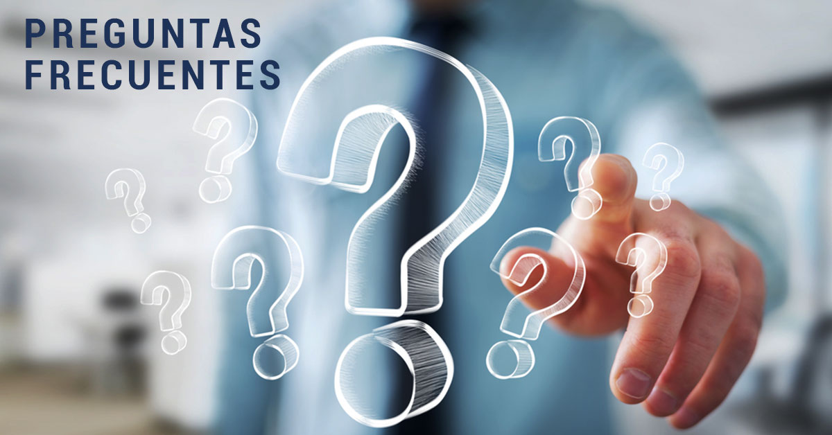 Atletas praticando diferentes esportes aquáticos